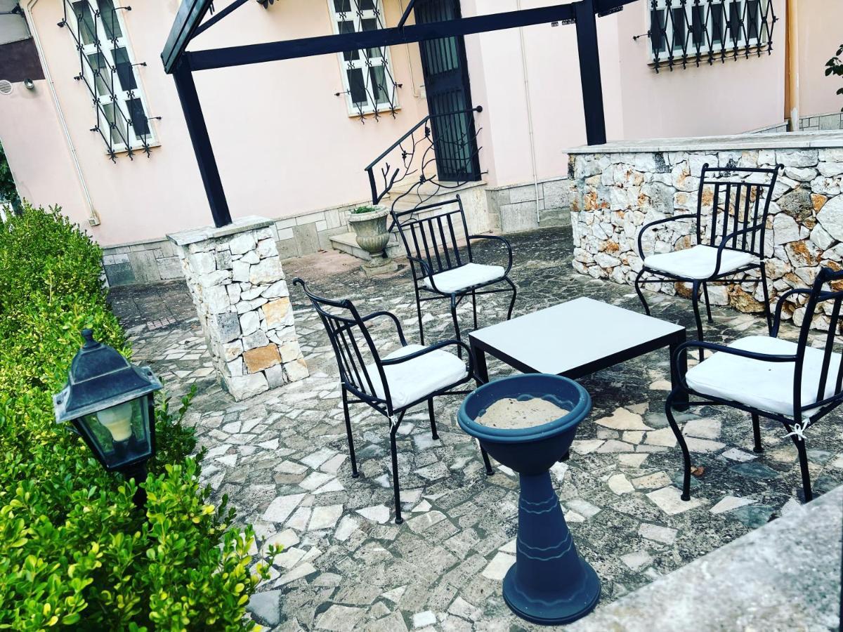 Villa L'Ottagono Con Cucina Parcheggio Privato Telecamerizzato E Wifi Gioia Del Colle Exterior photo