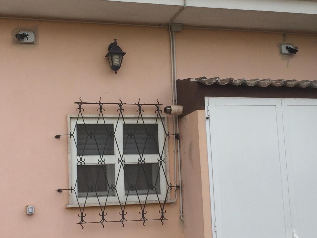 Villa L'Ottagono Con Cucina Parcheggio Privato Telecamerizzato E Wifi Gioia Del Colle Exterior photo